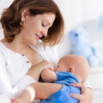 Latte materno antibiotico naturale: protegge dai germi